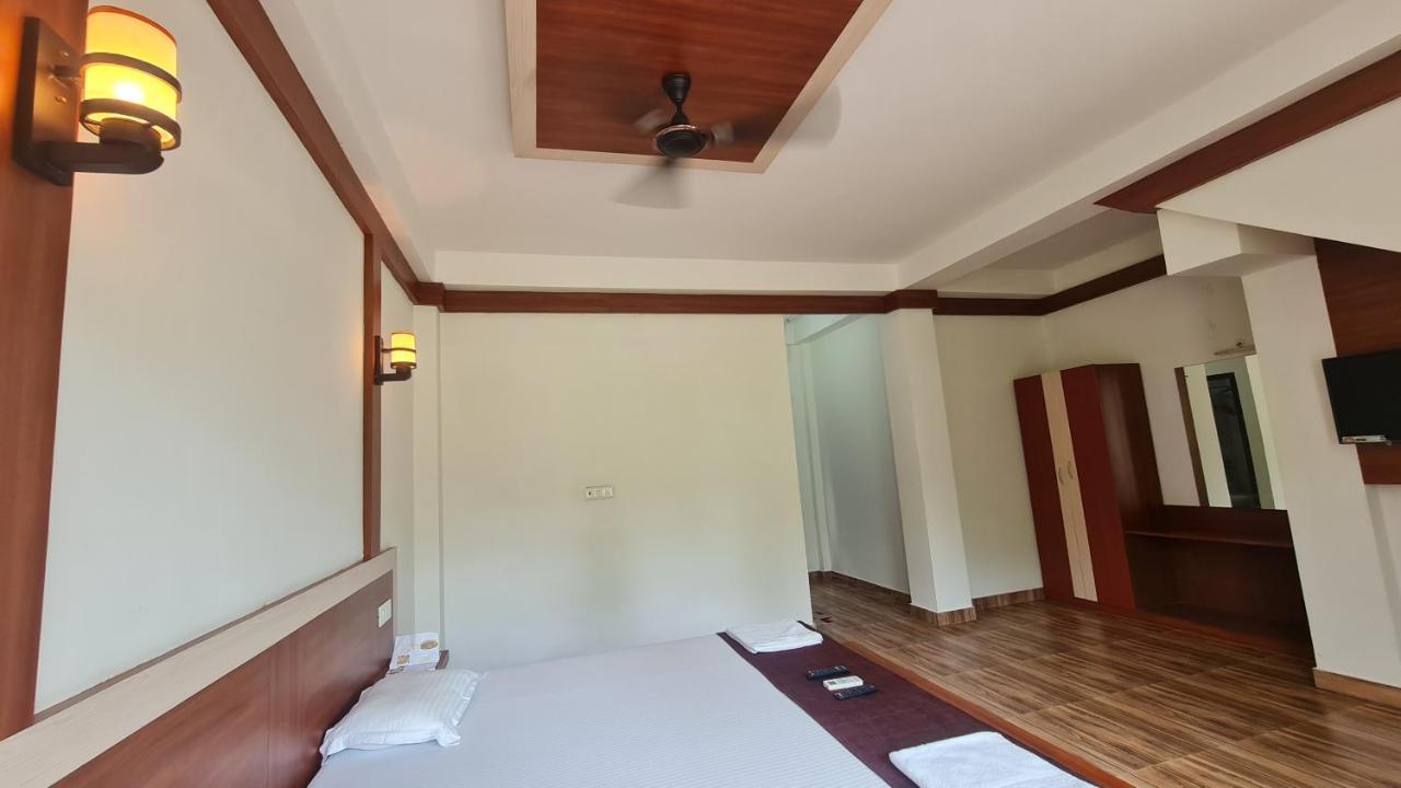 异域广场酒店 Lakshmanpur 外观 照片