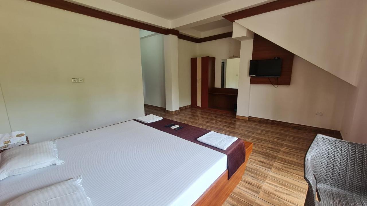 异域广场酒店 Lakshmanpur 外观 照片