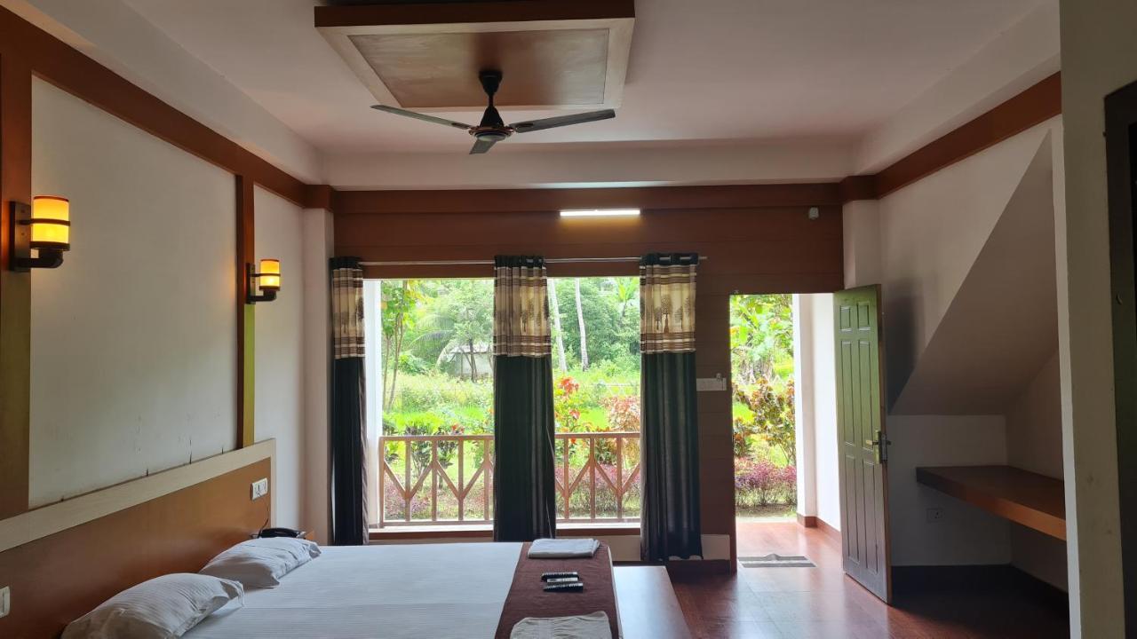异域广场酒店 Lakshmanpur 外观 照片