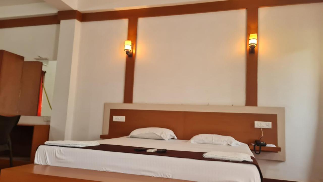 异域广场酒店 Lakshmanpur 外观 照片