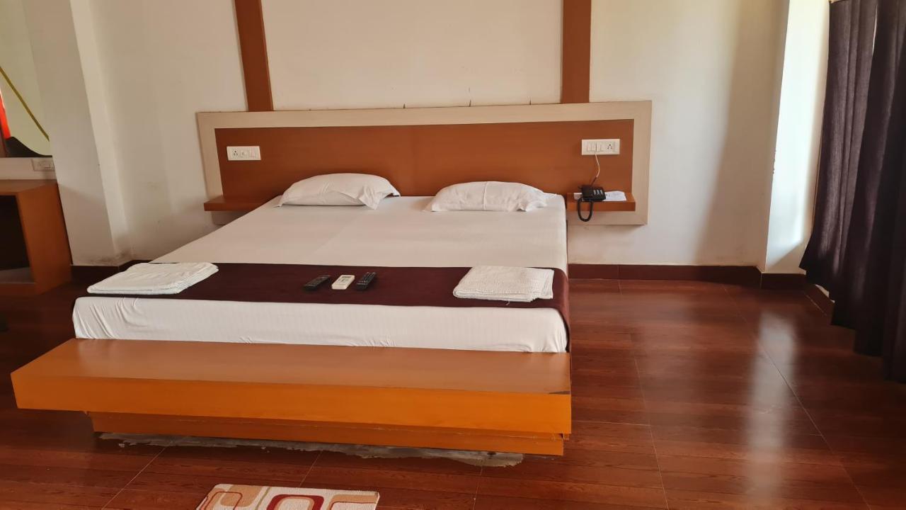 异域广场酒店 Lakshmanpur 外观 照片