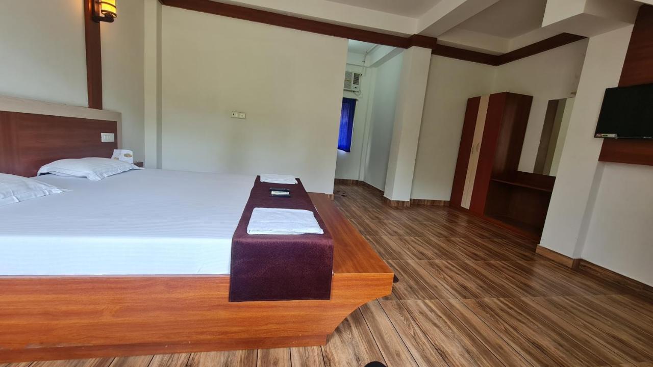 异域广场酒店 Lakshmanpur 外观 照片