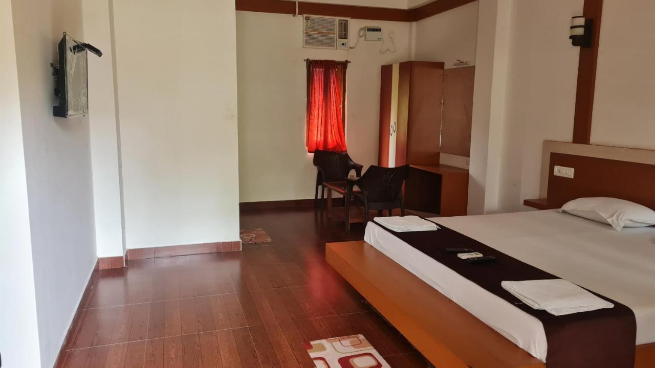 异域广场酒店 Lakshmanpur 外观 照片