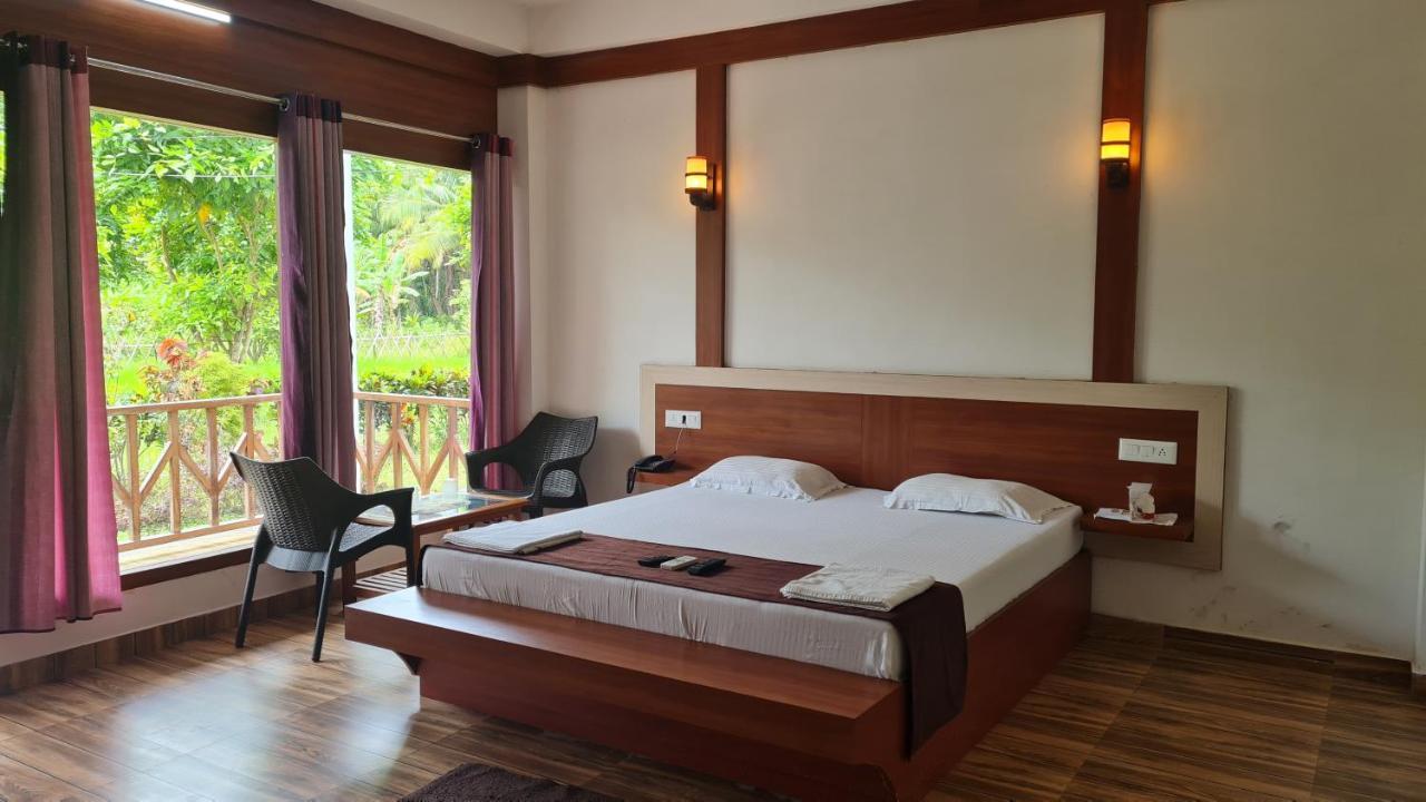 异域广场酒店 Lakshmanpur 外观 照片
