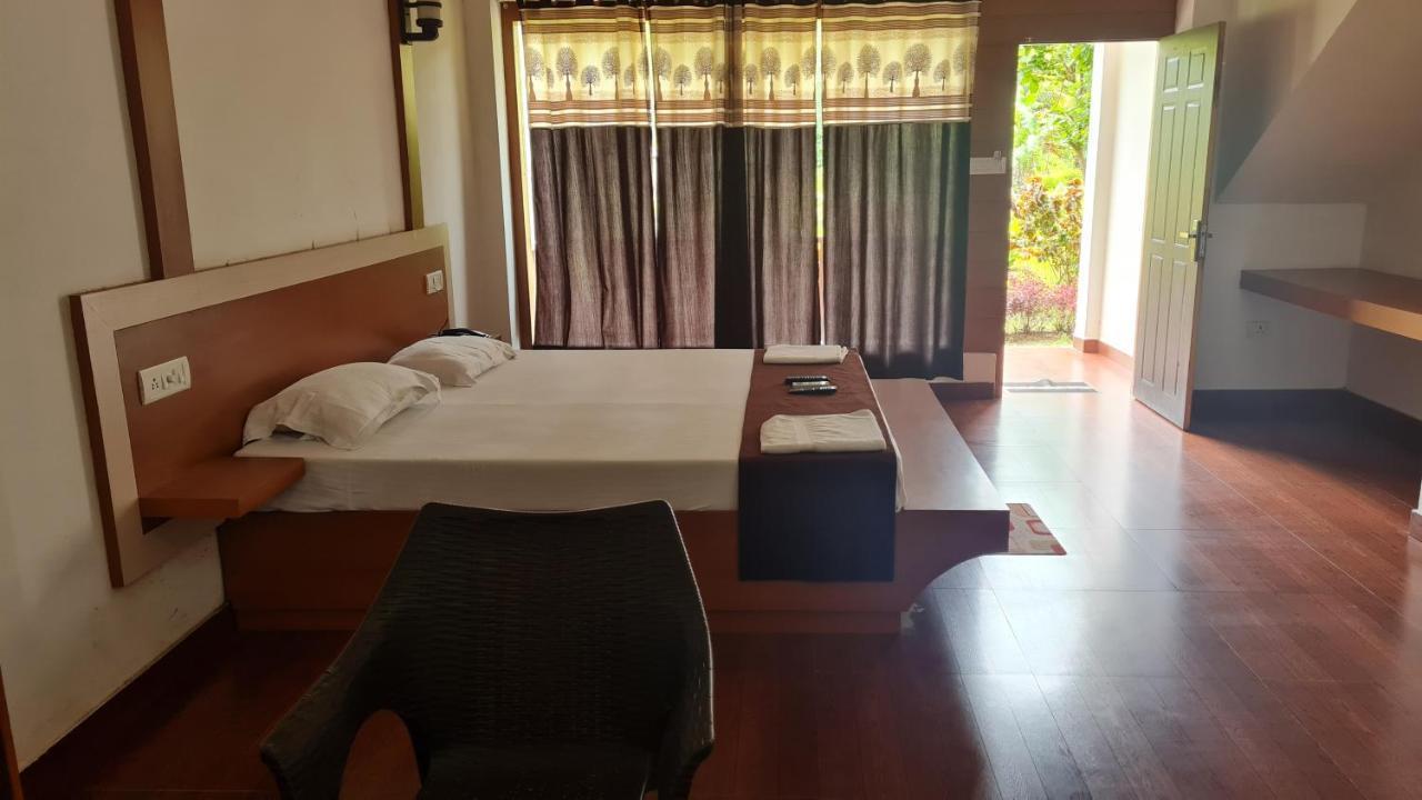 异域广场酒店 Lakshmanpur 外观 照片