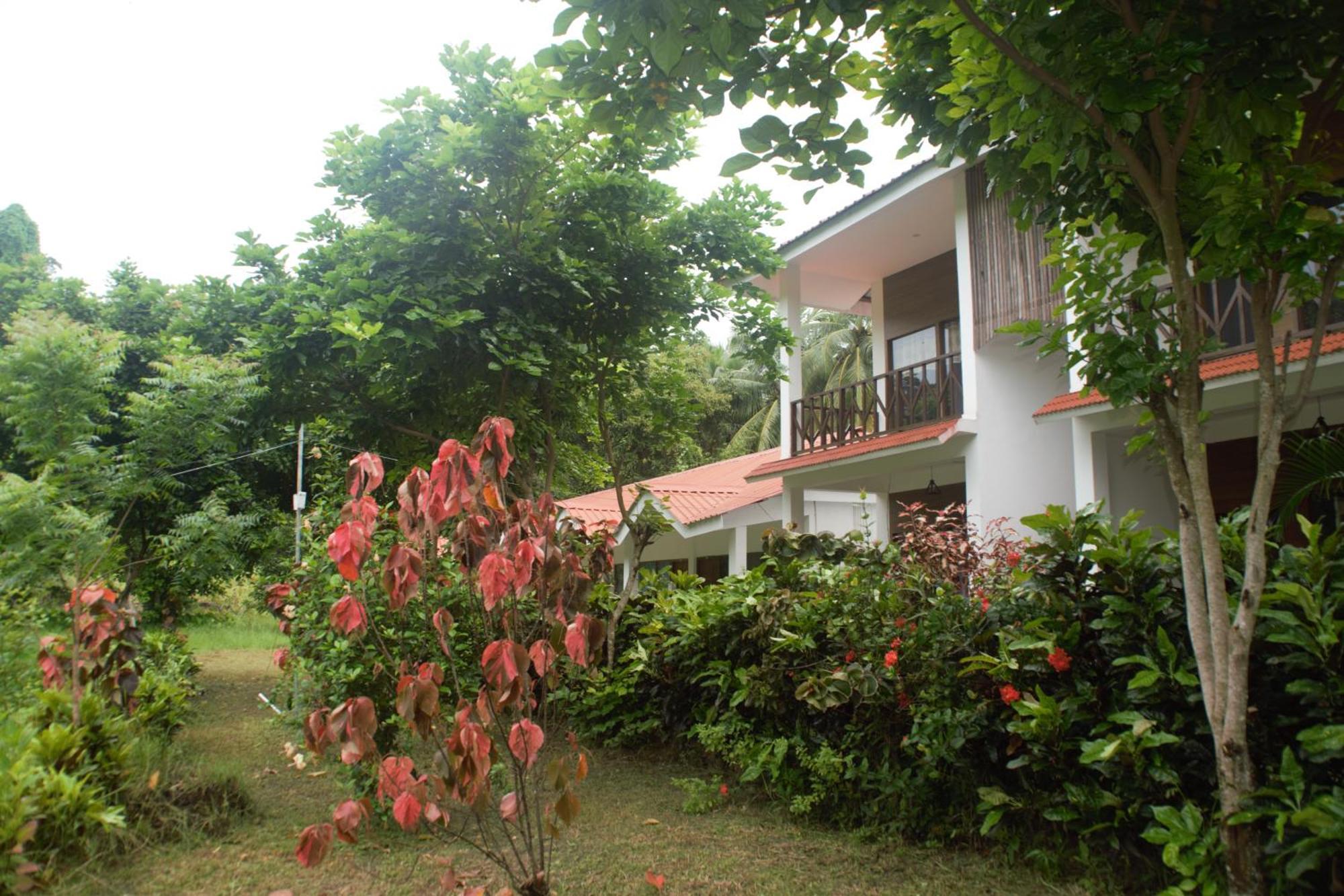 异域广场酒店 Lakshmanpur 外观 照片
