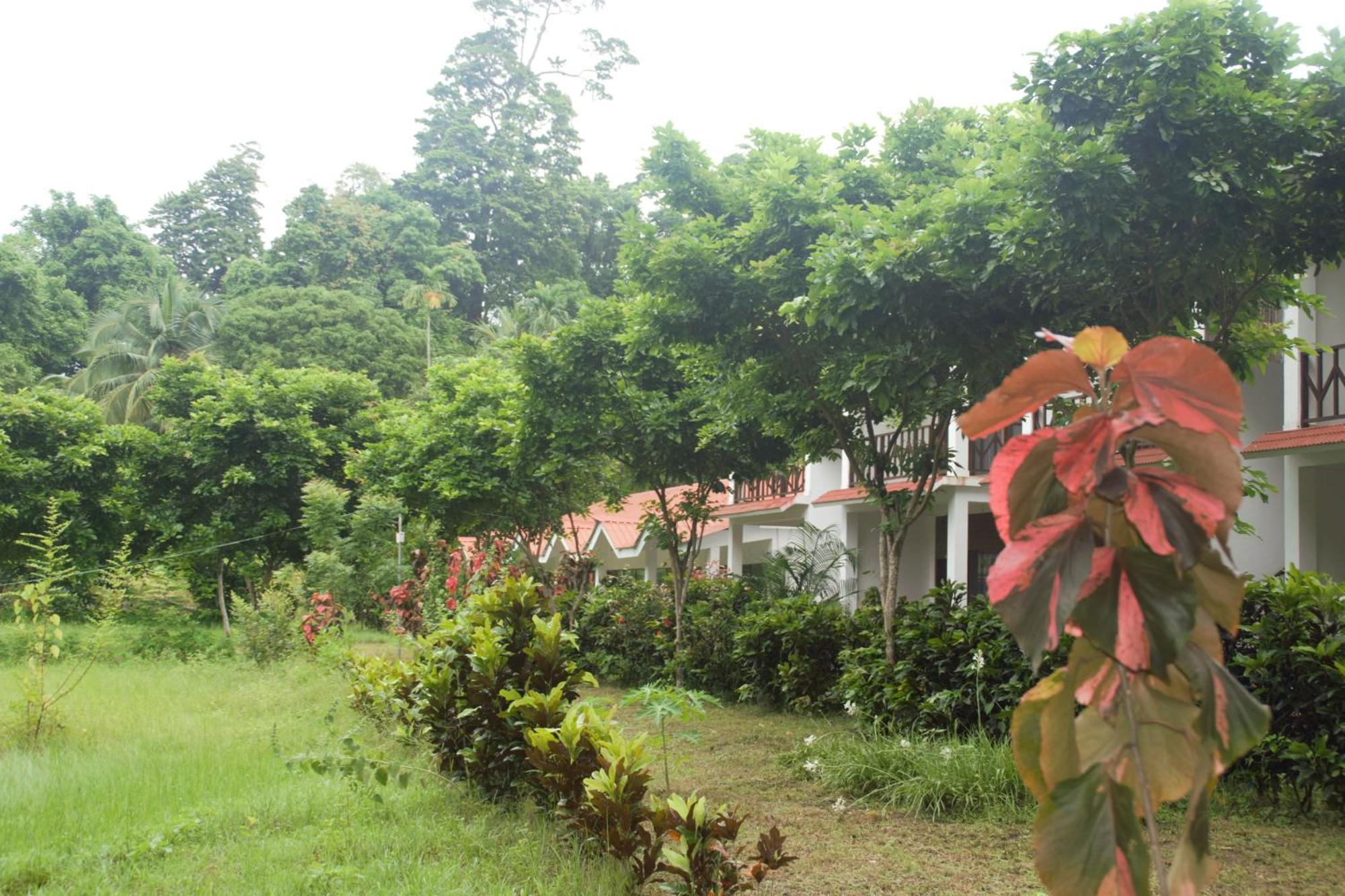 异域广场酒店 Lakshmanpur 外观 照片
