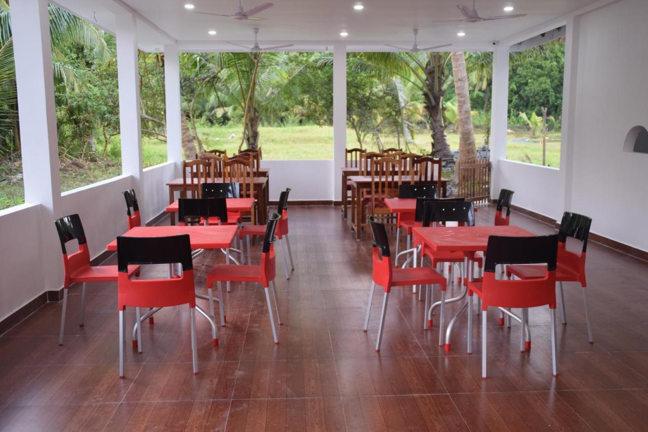 异域广场酒店 Lakshmanpur 外观 照片